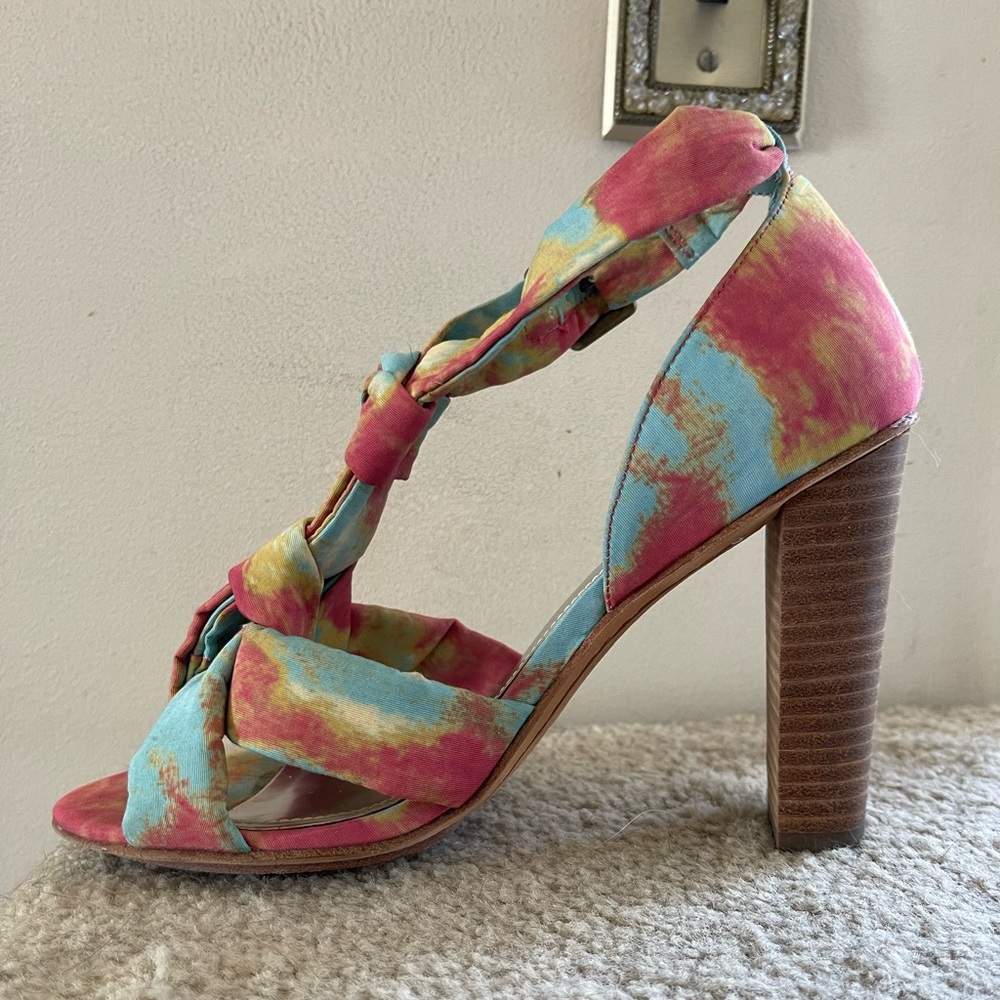 Vince Camuto Tie Dye knotted heels - Picture 3 of 7